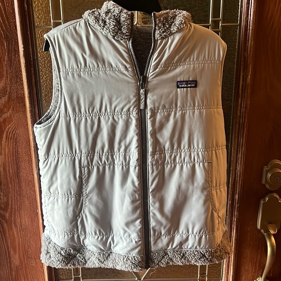 Patagonia Jackets & Blazers - Ladies Reversible Patagonia Vest Gray Large NWOT